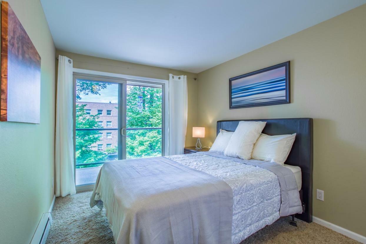 Sea View, Best Area, No Stairs, Wd, 2 Bedrooms, Jacuzzi Bath, New Carpet, Balcony, View, 825Sf Tacoma Exterior photo