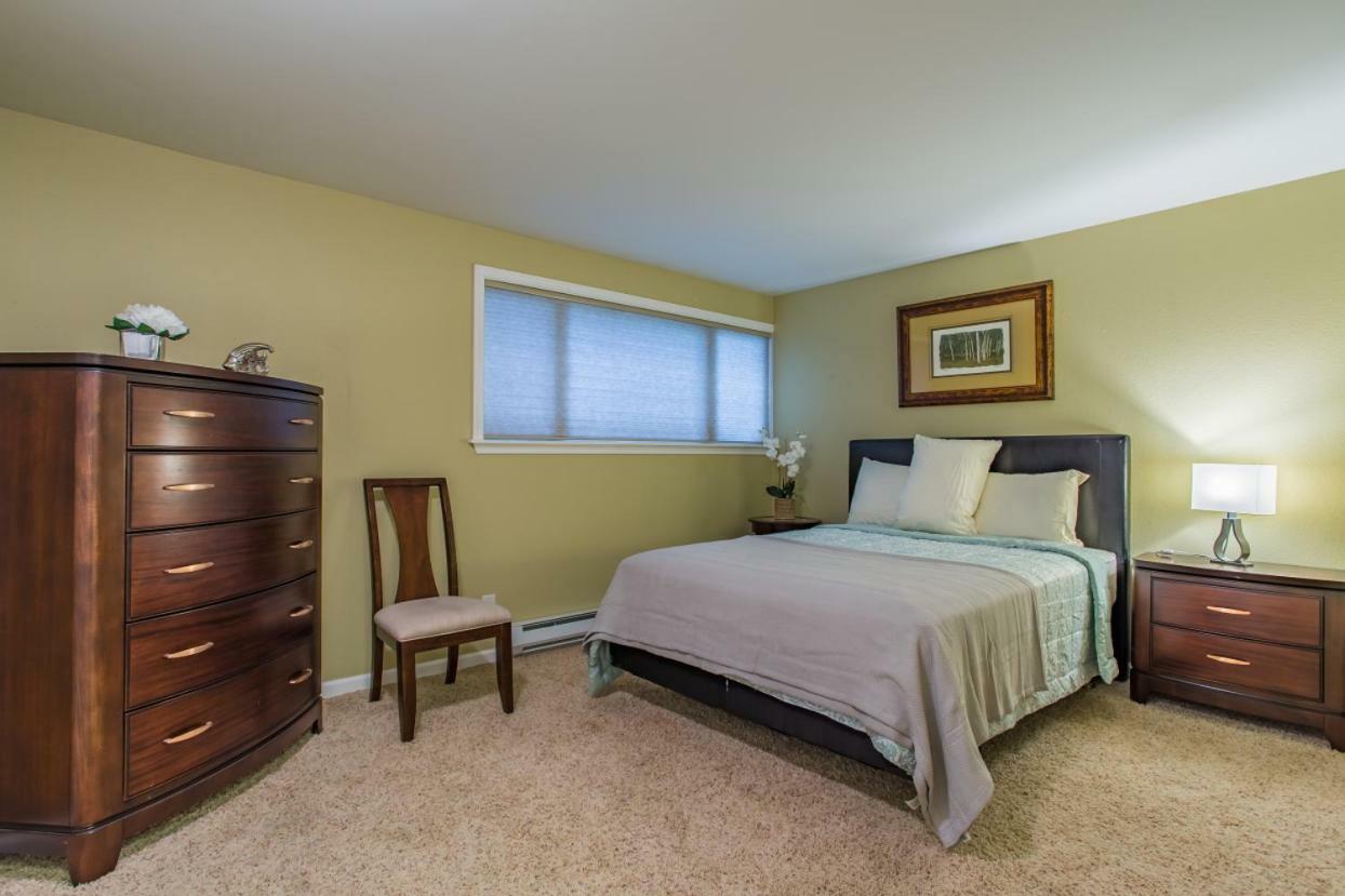 Sea View, Best Area, No Stairs, Wd, 2 Bedrooms, Jacuzzi Bath, New Carpet, Balcony, View, 825Sf Tacoma Exterior photo